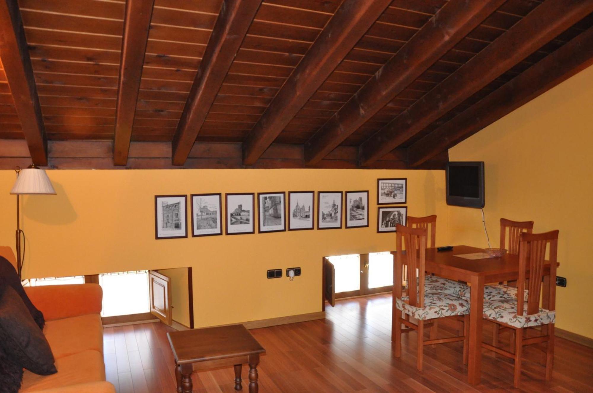 Aparthotel Santa Marina Cuellar Room photo
